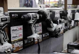 バッテリーが１つあれば、ドライバードリルやノコギリといった電動工具だけでなく、園芸工具などに幅広く使えるムサシオリジナルシリーズ『WIZ‘A』