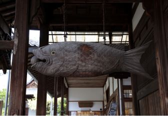 黄檗山のシンボルでもある「開梆（かいぱん）」は木魚の原型で、叩く音で法要や食事の時間を報せるもの